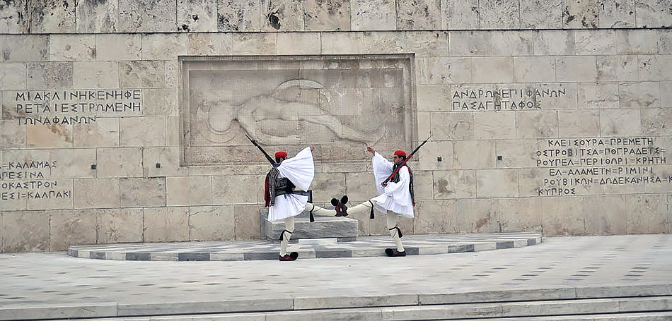 Μνημείο Αγνώστου Στρατιώτη: Χώρος Ελλήνων ηρώων!