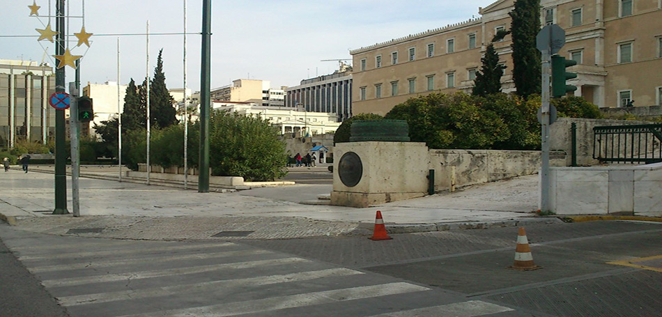Ράμπα για ΑΜΕΑ στον Άγνωστο Στρατιώτη στην Αθήνα