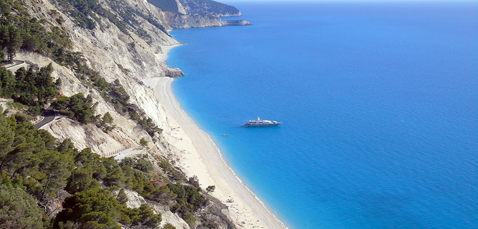 Travel+ Leisure: η ελληνική παραλία με τα πιο γαλάζια νερά στον κόσμο